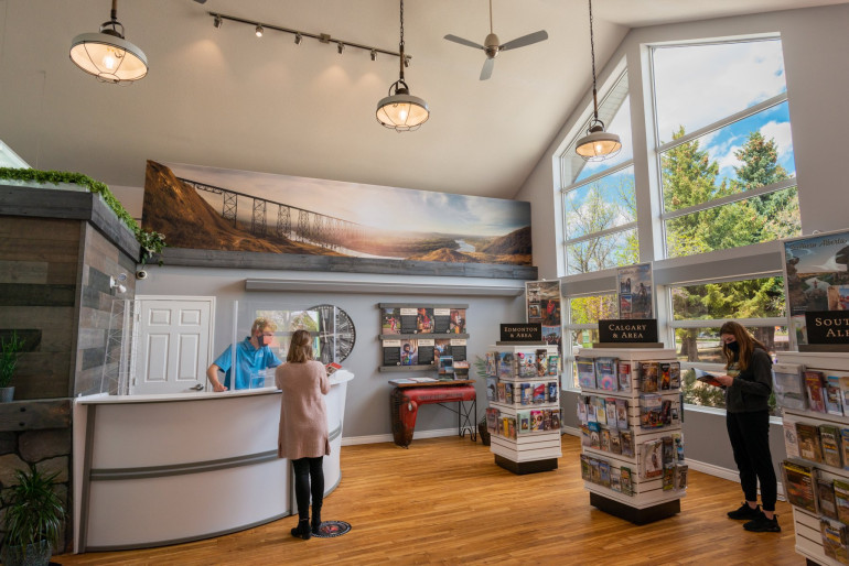 tourist information center lethbridge